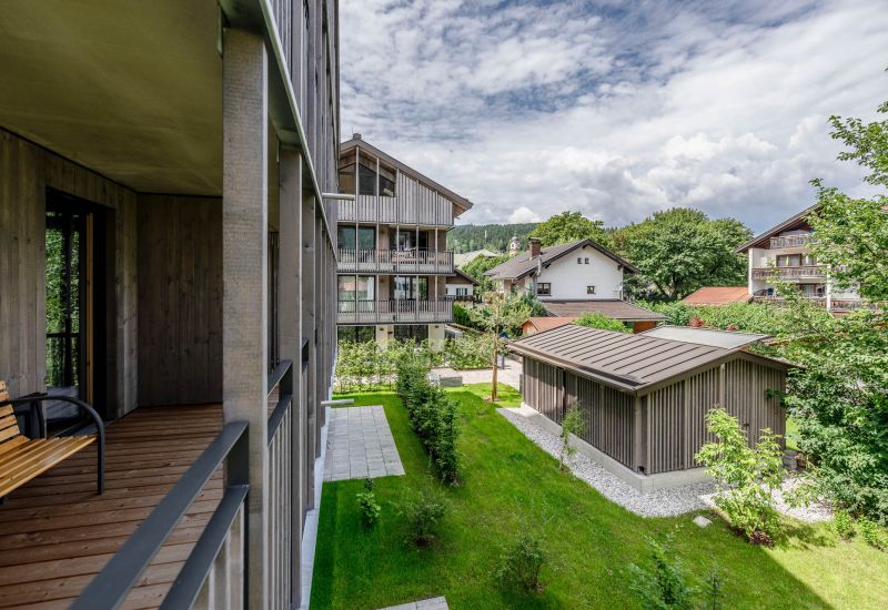 Nordbalkon mit Aussicht auf das Gelände